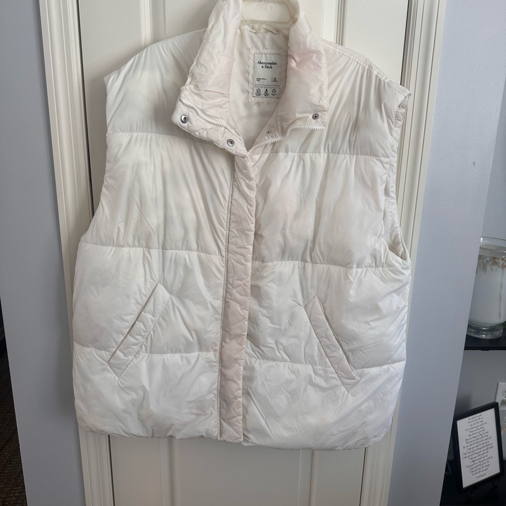 Abercrombie & Fitch Cream Puffer Vest